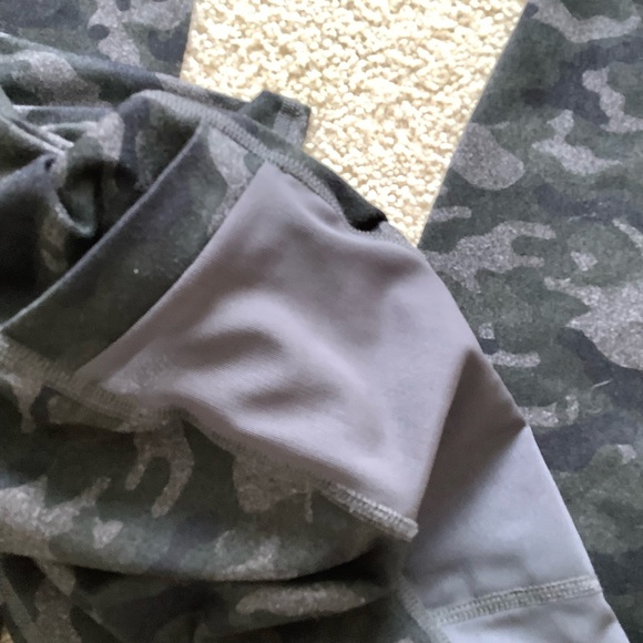 Fabletics Powerhold Womens Camo Army Leggings Athletic Yoga Workout Medium - Picture 3 of 7